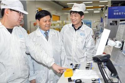 崔根良 以匠心连通世界，用善行点亮人心——记第六届全国道德模范候选人、技术交流的践行者